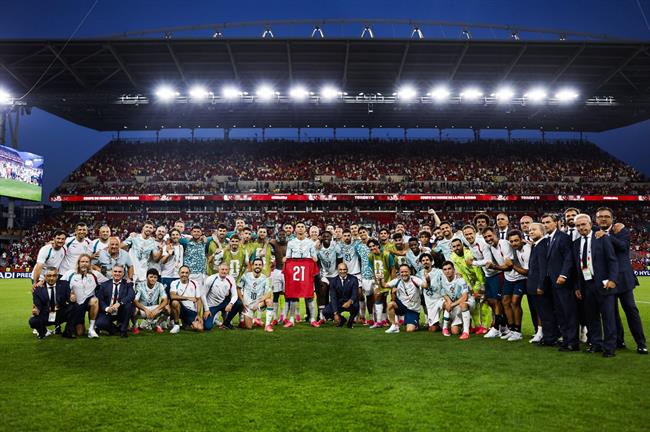 Ronaldo tri ân người đồng đội quá cố sau chiến thắng cùng Bồ Đào Nha | OK9